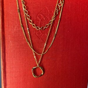 Elegant Gold Layered Necklace